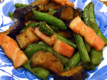 Stir-fried-thick-slice-bacon-and-a-summer-vegetable-with-butter-flavor-soy-sauce-.jpg